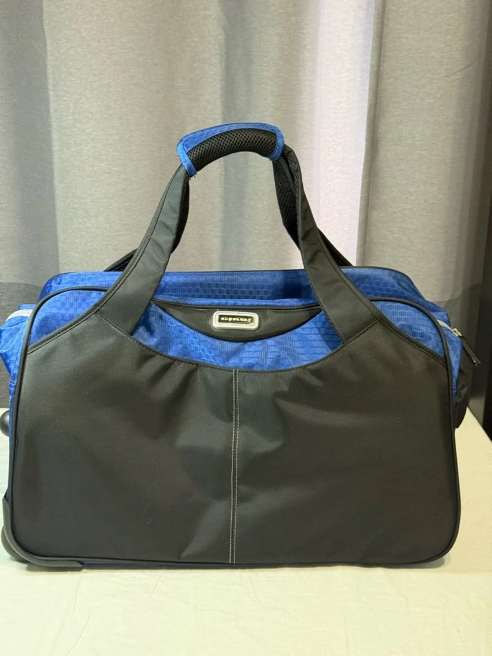 NWT CIAO Brand Duffel Rolling Blue carry on bag retractable telescopic handle.